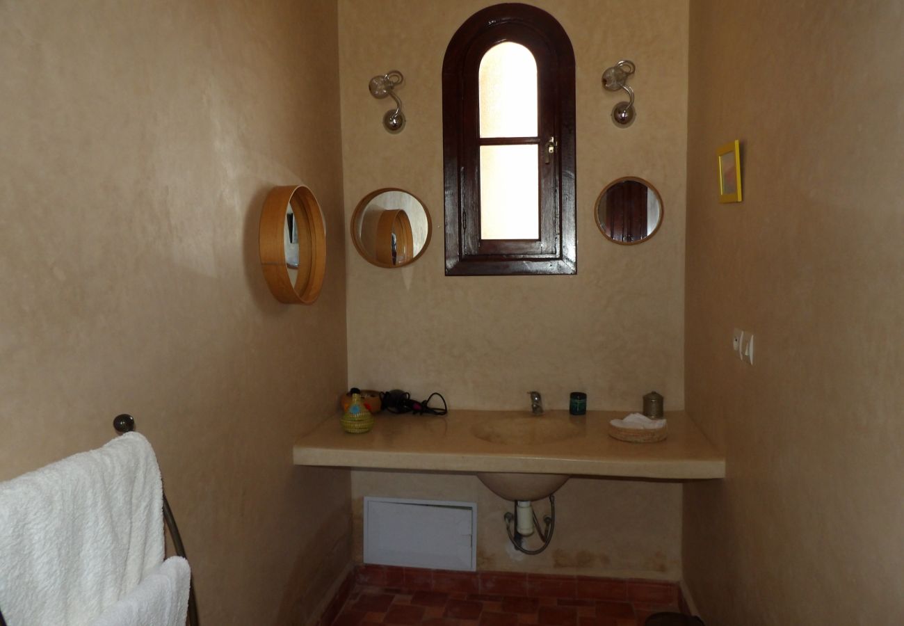 Rent by room in Essaouira - Chambre Bouzama petit-déjeuner compris,  vue Piscine