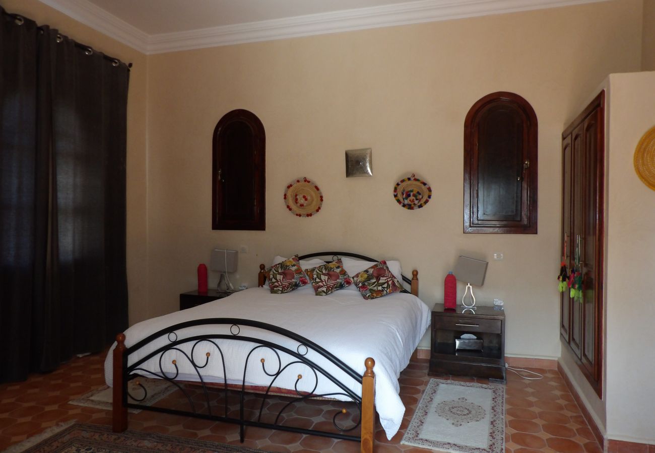 Rent by room in Essaouira - Chambre Bouzama petit-déjeuner compris,  vue Piscine