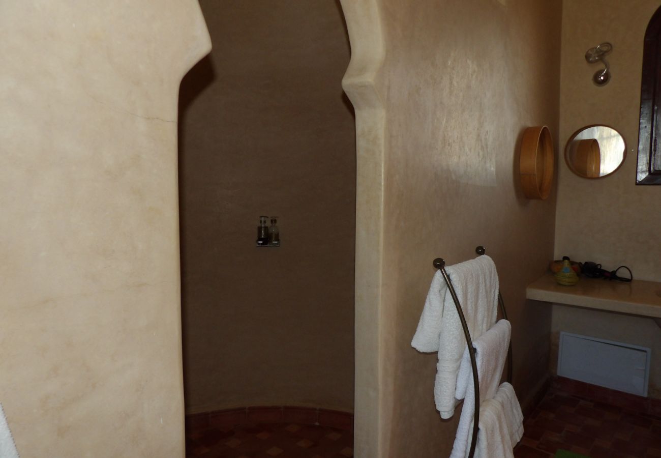 Rent by room in Essaouira - Chambre Bouzama petit-déjeuner compris,  vue Piscine