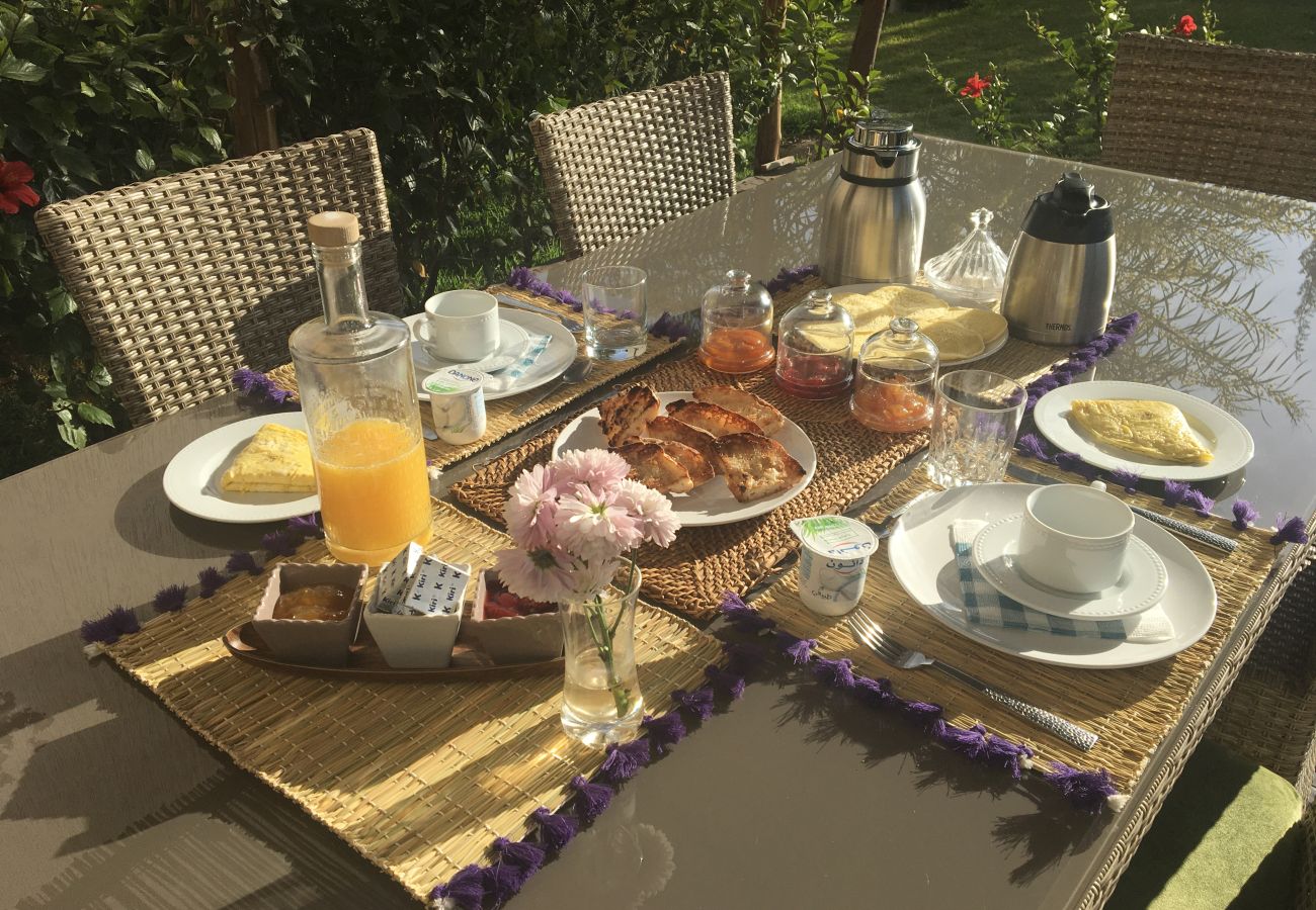 Rent by room in Essaouira - Suite Gnaoua petit-déjeuner compris vue piscine