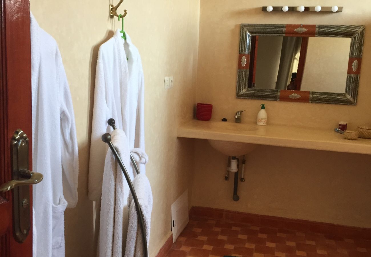 Chambres d'hôtes à Essaouira - Suite triple Chefchaouen avec salle d'eau privative vue jardin