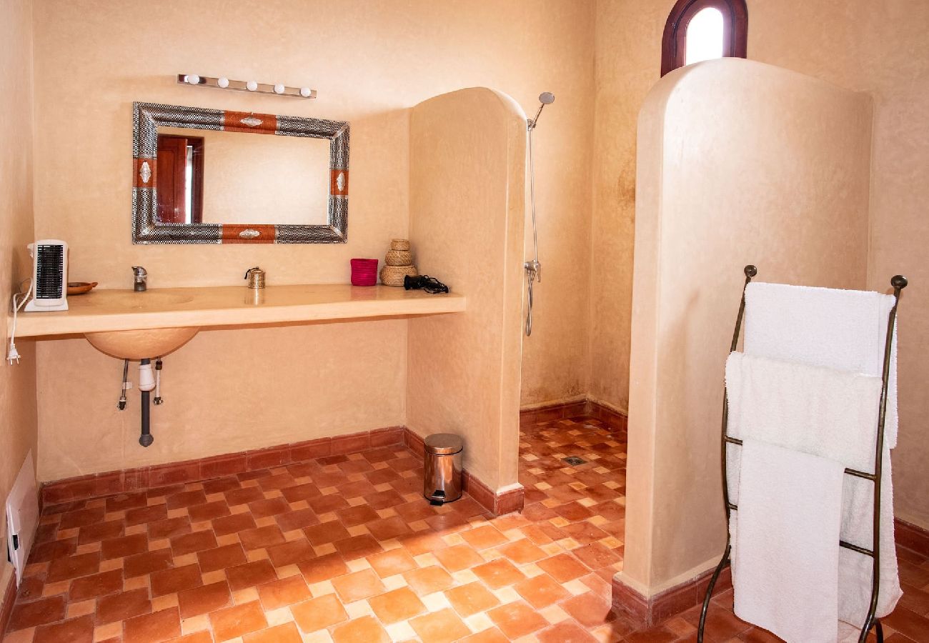 Chambres d'hôtes à Essaouira - Suite triple Gnaoua avec salle d'eau privative vue sur la piscine