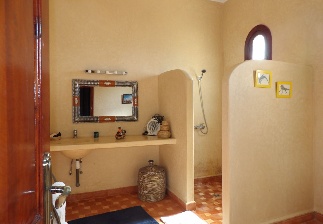 Chambres d'hôtes à Essaouira - Suite triple Gnaoua avec salle d'eau privative vue sur la piscine